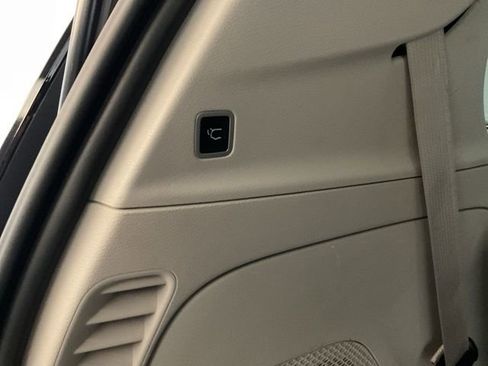 Used 2022 Chrysler Pacifica Limited image 35