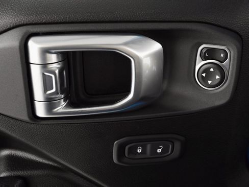 Certified 2023 Jeep Wrangler Unlimited Rubicon w/ Xtreme 35 Tire Package image 18