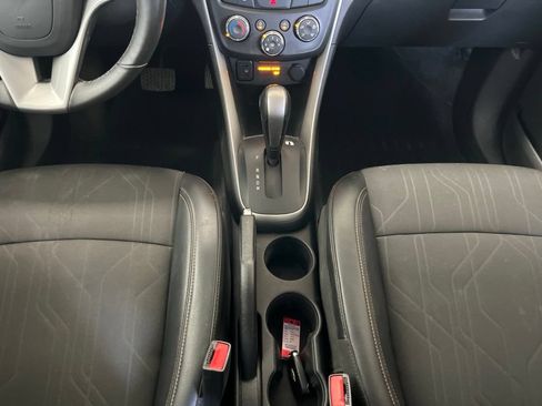 Used 2021 Chevrolet Trax LT w/ Midnight Edition FWD image 10
