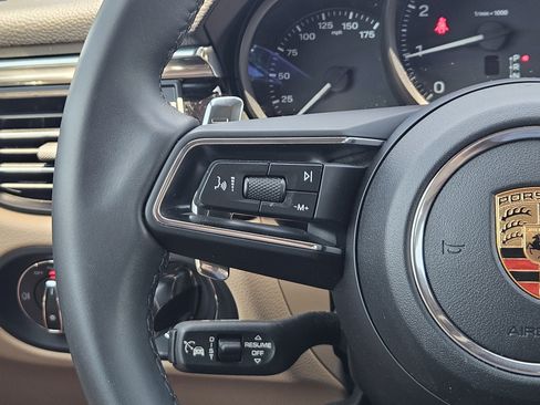 Certified 2026 Porsche Macan AWD/4WD image 26
