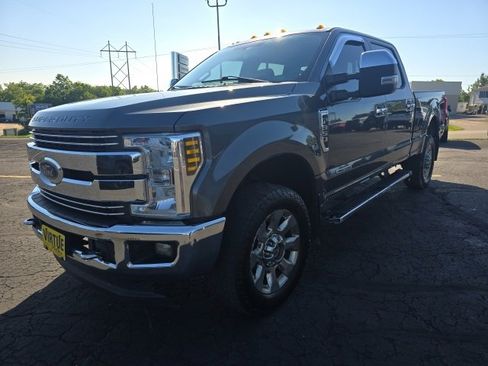 Used 2018 Ford F350 Lariat w/ Chrome Package image 4