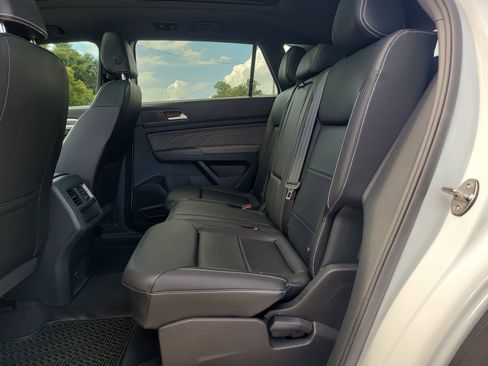 Used 2023 Volkswagen Atlas Cross Sport SEL image 12