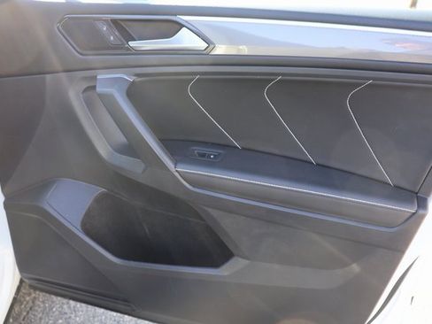 Used 2023 Volkswagen Tiguan SE R-Line image 28