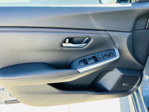 Used 2024 Nissan Sentra SR w/ SR Premium Package image 13