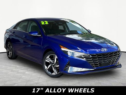 Used 2022 Hyundai Elantra SEL w/ Convenience + Premium Package FWD image 3