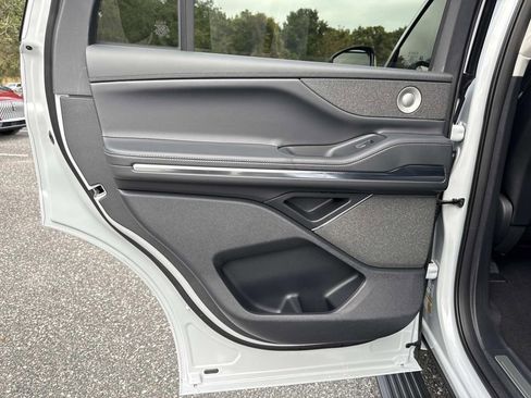 New 2025 Lincoln Navigator Reserve image 15