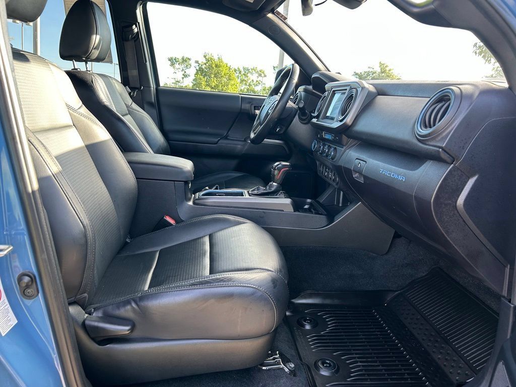 Used 2019 Toyota Tacoma TRD Sport AWD/4WD image 31