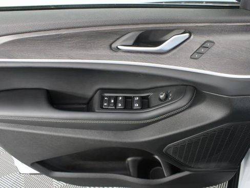 New 2025 Jeep Grand Cherokee L Limited w/ Luxury Tech Group II image 16