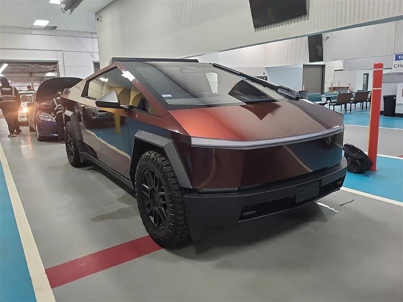 Used 2025 Tesla Cybertruck AWD Crew Cab image 4