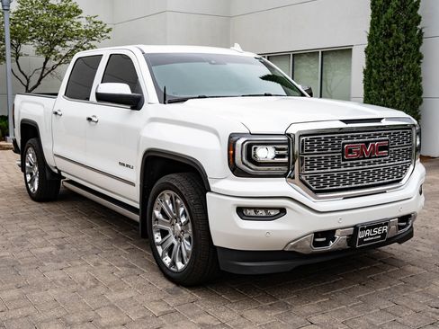 Used 2018 GMC Sierra 1500 Denali w/ Denali Ultimate Package AWD/4WD image 12