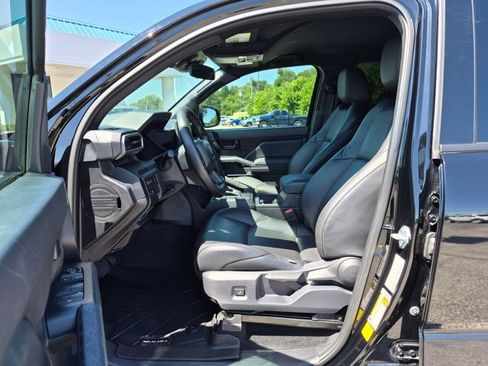 Used 2024 Toyota Tacoma SR RWD image 17