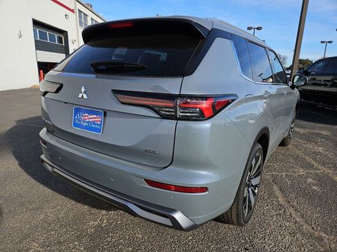 New 2026 Mitsubishi Outlander SEL image 12