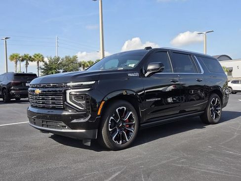 Certified 2025 Chevrolet Suburban High Country AWD/4WD image 2