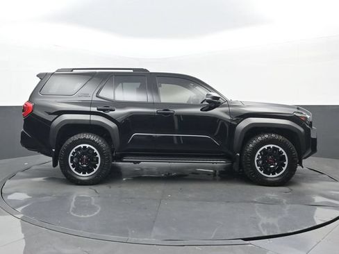 Used 2025 Toyota 4Runner TRD Off-Road Premium AWD/4WD image 2