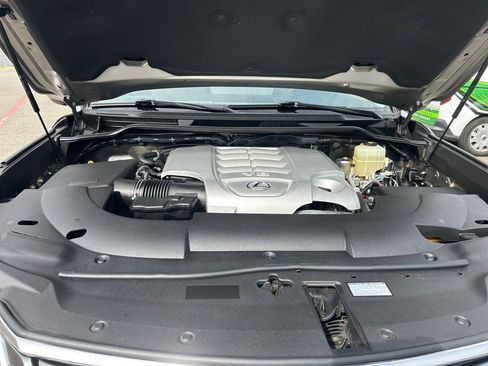 Used 2021 Lexus LX 570 4WD w/ Luxury Package image 30