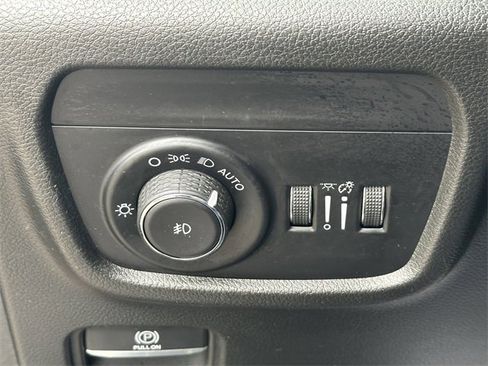 Used 2023 Jeep Grand Cherokee L Overland w/ Luxury Tech Group IV image 23