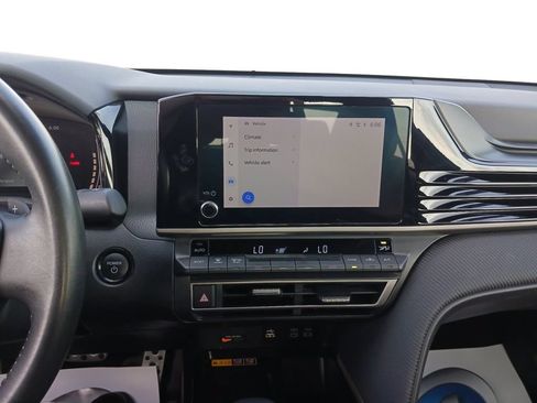 Used 2025 Toyota Camry SE FWD image 12