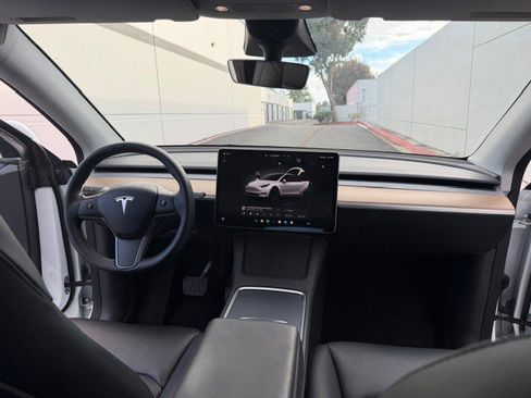 Used 2023 Tesla Model Y Long Range image 13