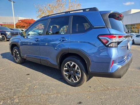 Used 2025 Subaru Forester Premium image 3
