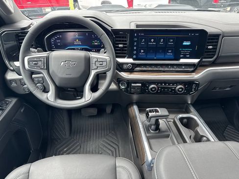 Used 2025 Chevrolet Silverado 1500 LT Trail Boss w/ Convenience Package II AWD/4WD image 24