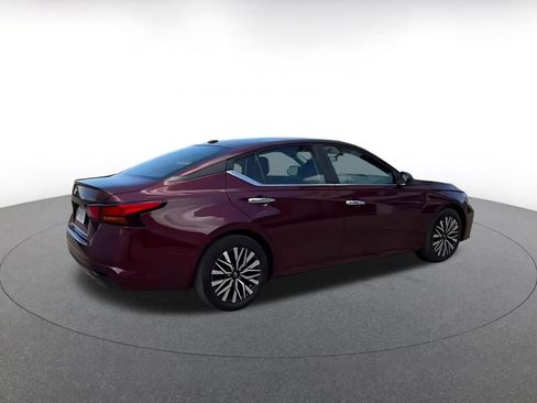 Used 2025 Nissan Altima 2.5 SV FWD image 14