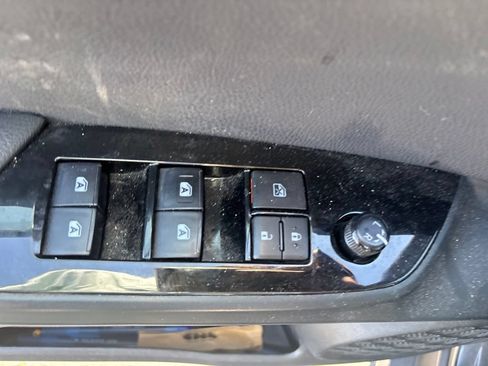 Used 2018 Toyota Prius One w/ Carpet Mat Package FWD image 16
