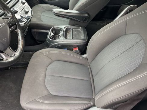 Used 2021 Chrysler Pacifica Touring w/ S Appearance Package image 10