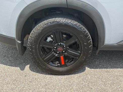 Used 2025 Nissan Rogue SV AWD/4WD image 12