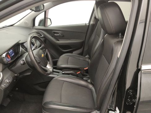 Used 2020 Chevrolet Trax LT w/ LT Convenience Package FWD image 17