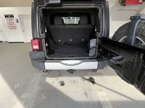 Used 2012 Jeep Wrangler Unlimited Sahara w/ Dual Top Group image 5