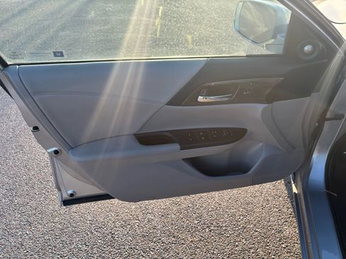 Used 2017 Honda Accord EX-L image 20