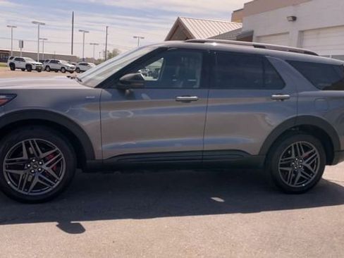 Used 2025 Ford Explorer ST-Line w/ ST-Line Street Pack AWD/4WD image 6