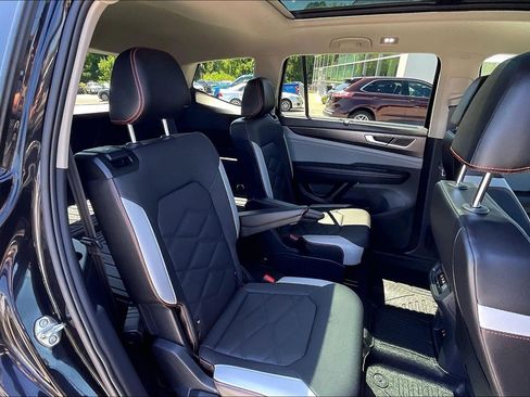 Used 2024 Volkswagen Atlas Peak Edition SEL AWD/4WD image 26