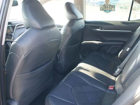 Used 2018 Toyota Camry XLE image 15