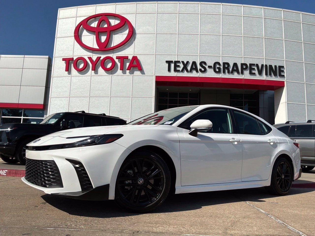 Used 2026 Toyota Camry SE FWD image 2