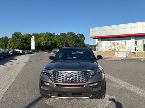 Used 2021 Ford Explorer Platinum w/ Equipment Group 601A AWD/4WD image 2