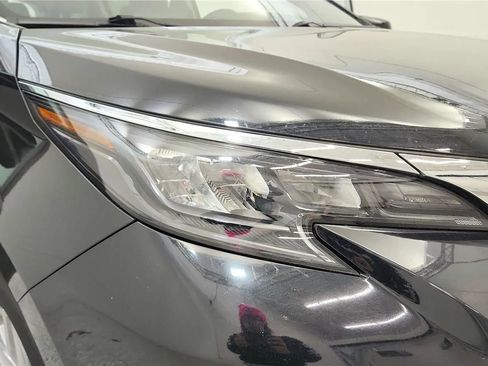 Used 2024 Toyota Sienna XLE image 14