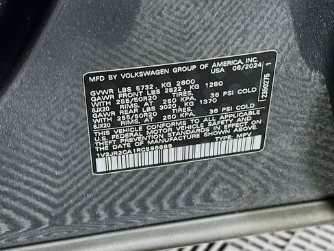 Used 2024 Volkswagen Atlas SE w/ Panoramic Sunroof Package FWD image 12