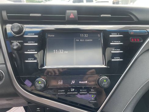 Used 2018 Toyota Camry SE w/ Moonroof Package FWD image 22