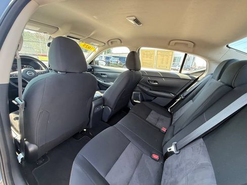 Used 2025 Nissan Sentra SR FWD image 21