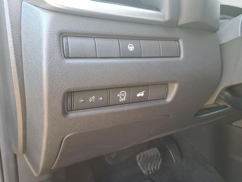 Used 2024 Nissan Rogue SL AWD/4WD image 17