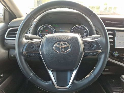 Used 2018 Toyota Camry XLE image 17