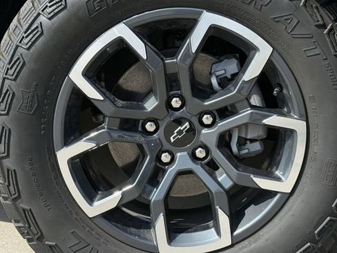 New 2026 Chevrolet Equinox ACTIV w/ Convenience Package III FWD image 10