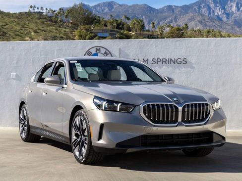 New 2026 BMW 530i w/ Convenience Package image 8