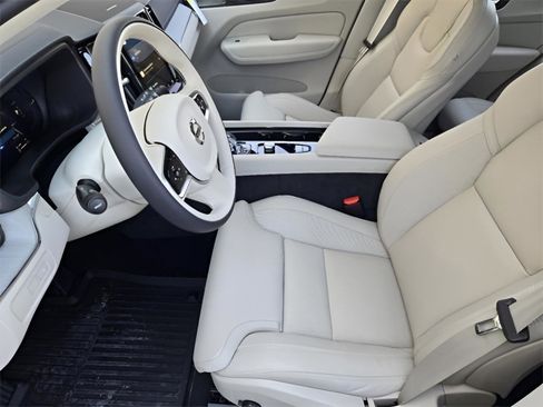 Used 2025 Volvo XC60 T8 Ultra w/ Climate Package AWD/4WD image 9