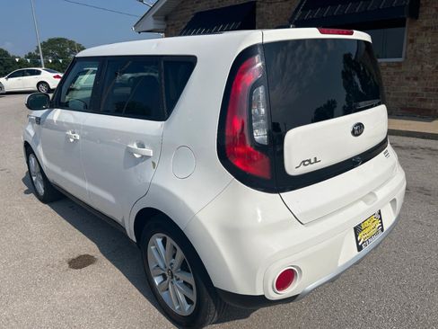 Used 2018 Kia Soul + FWD image 9