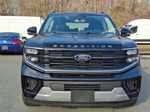 New 2025 Ford Expedition Platinum w/ Driver's Package image 2