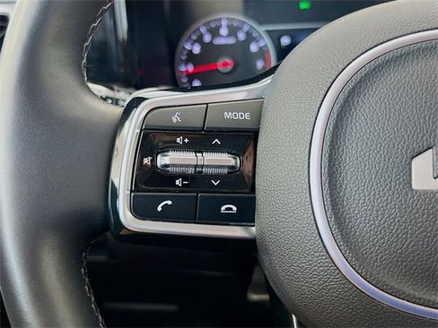 Used 2023 Kia Sorento LX image 33