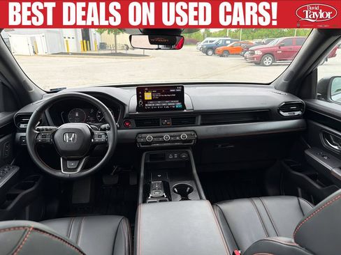 Used 2025 Honda Pilot TrailSport image 27