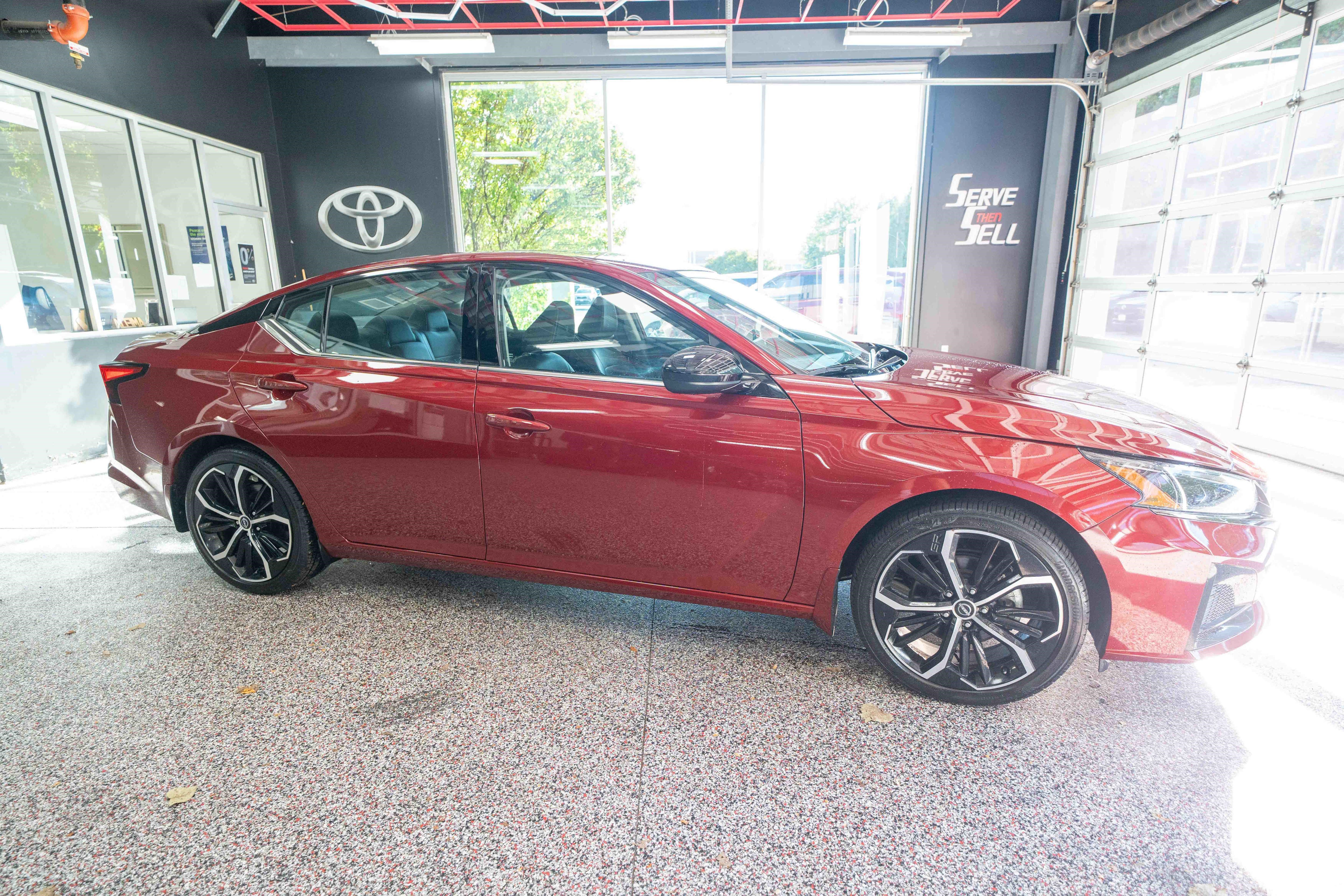 Used 2024 Nissan Altima 2.5 SR w/ SR Premium Package FWD image 5